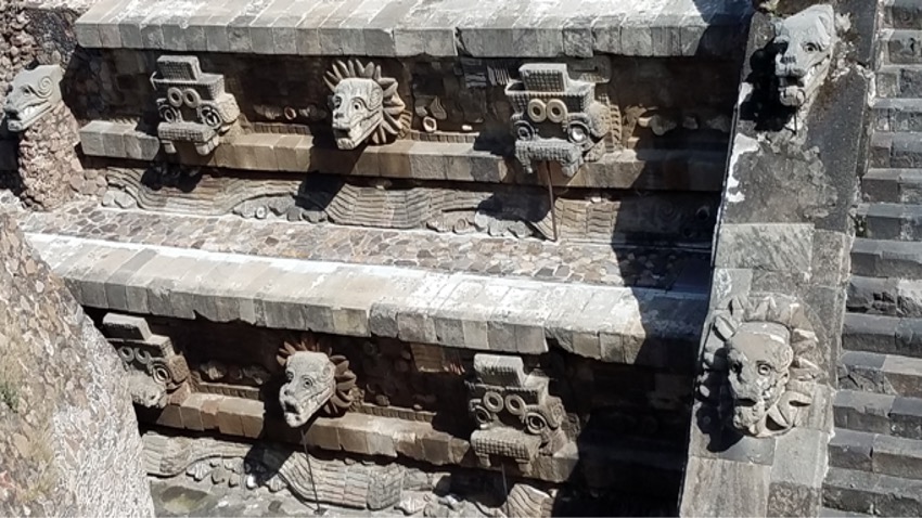 façade at the Quetzalcoatl temple